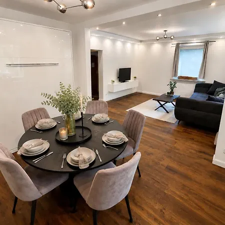Modernes Designer-apartment In Ruhiger Lage