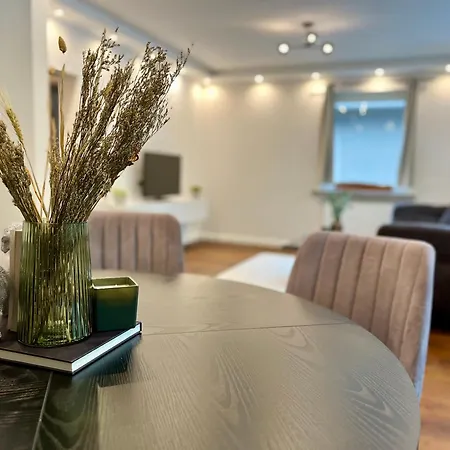 Modernes Designer-apartment In Ruhiger Lage