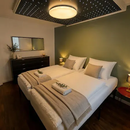 Modernes Designer-apartment In Ruhiger Lage
