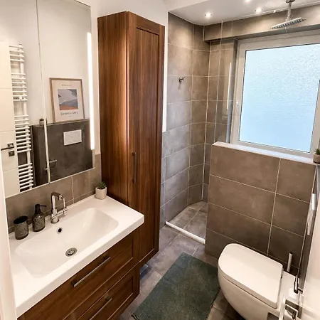 Modernes Designer-apartment In Ruhiger Lage Lägenhet *
