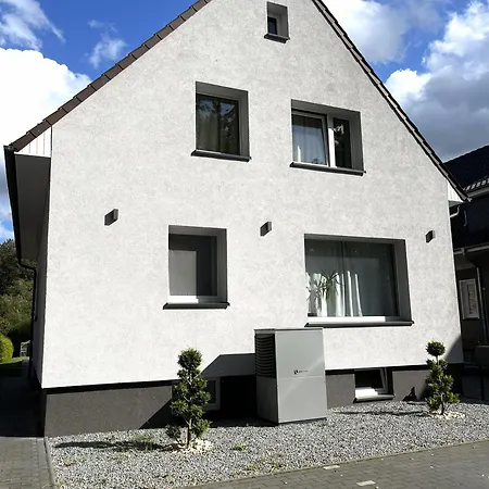 Modernes Designer-apartment In Ruhiger Lage Lägenhet
